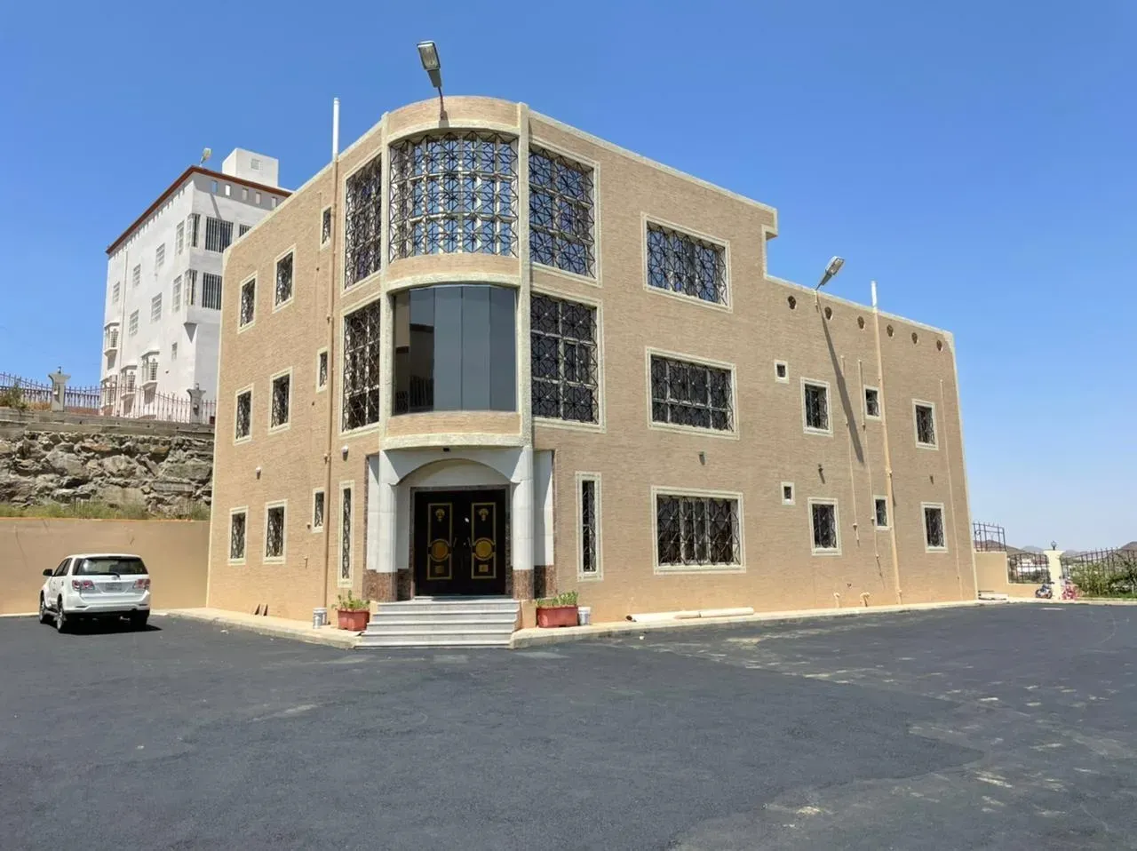 معلم دهانات وترميم وبناءفلل وعمائرباليمن | إتقان، ضمان، وسعر