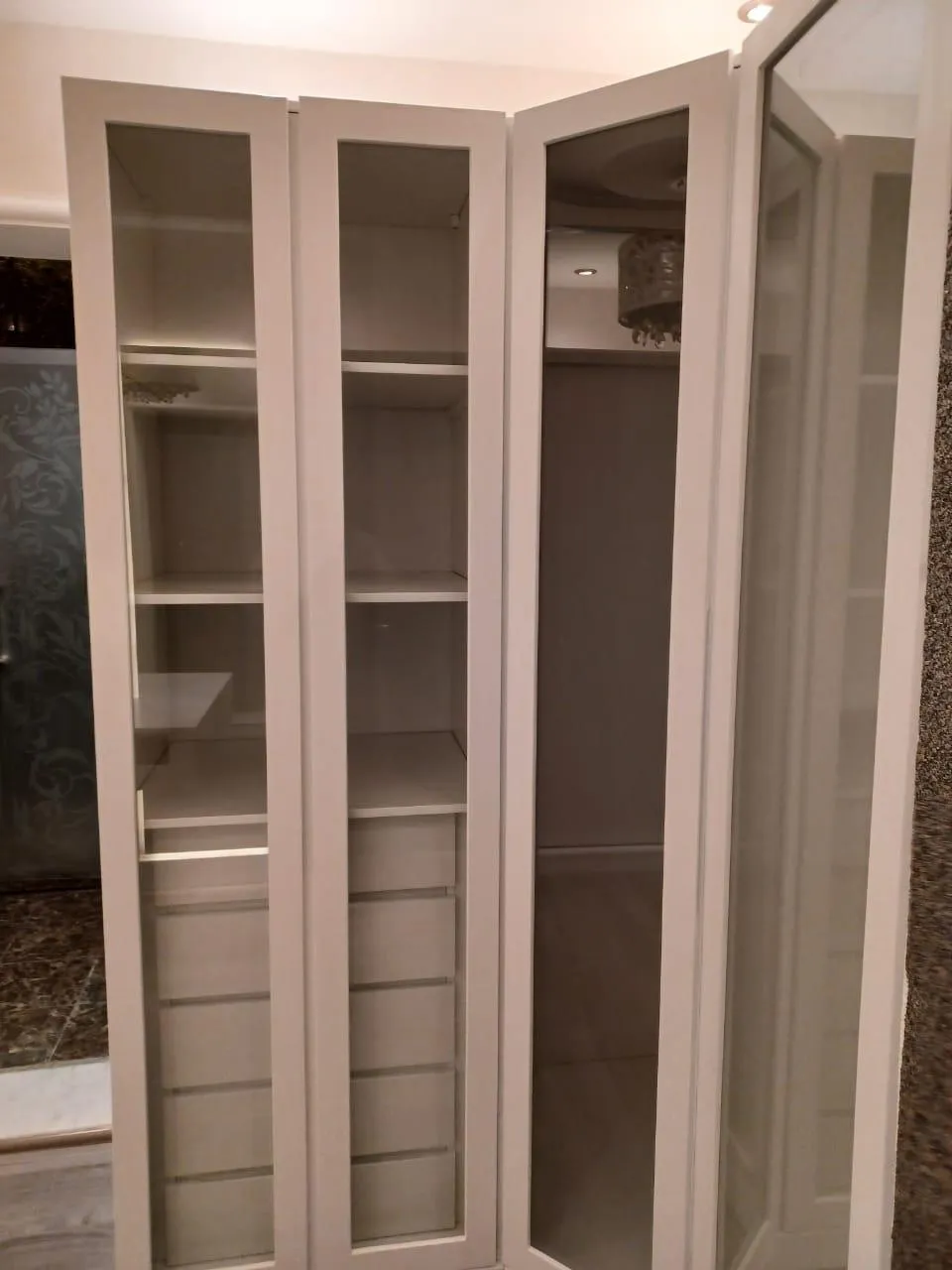 أفضل معلم ديكورات دواليب وجدران في اليمن: تصاميم مودرن 2026