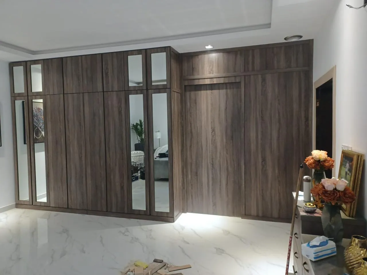 أفضل معلم ديكورات دواليب وجدران في اليمن: تصاميم مودرن 2026