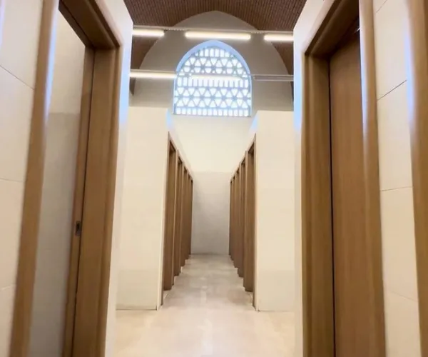 أبواب خشب داخلية مودرن في اليمن:الفخامة والجودة للأبواب 