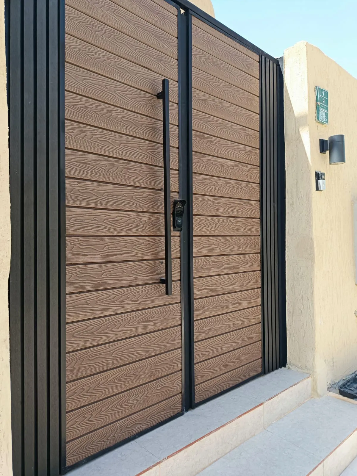 فني ديكورات وأبواب بديل الخشب في اليمن بصنعاء:بتصاميم عصرية