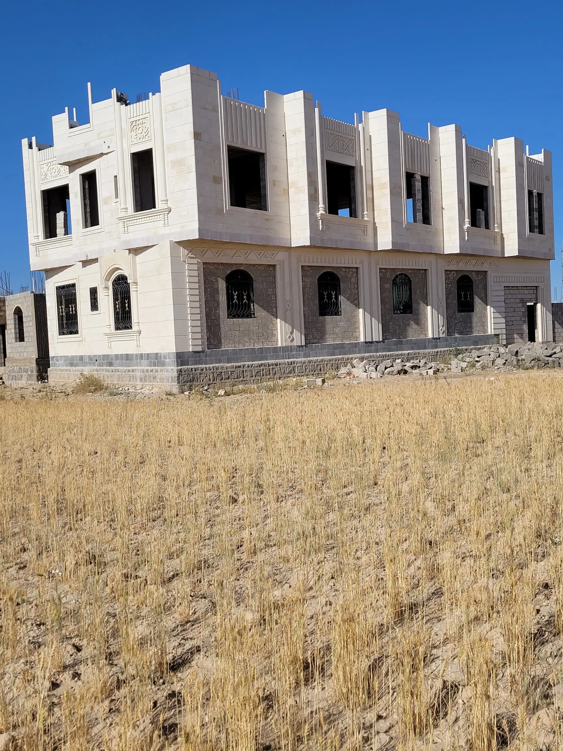 بناء العمائر والمباني السكنية والتجارية في اليمن