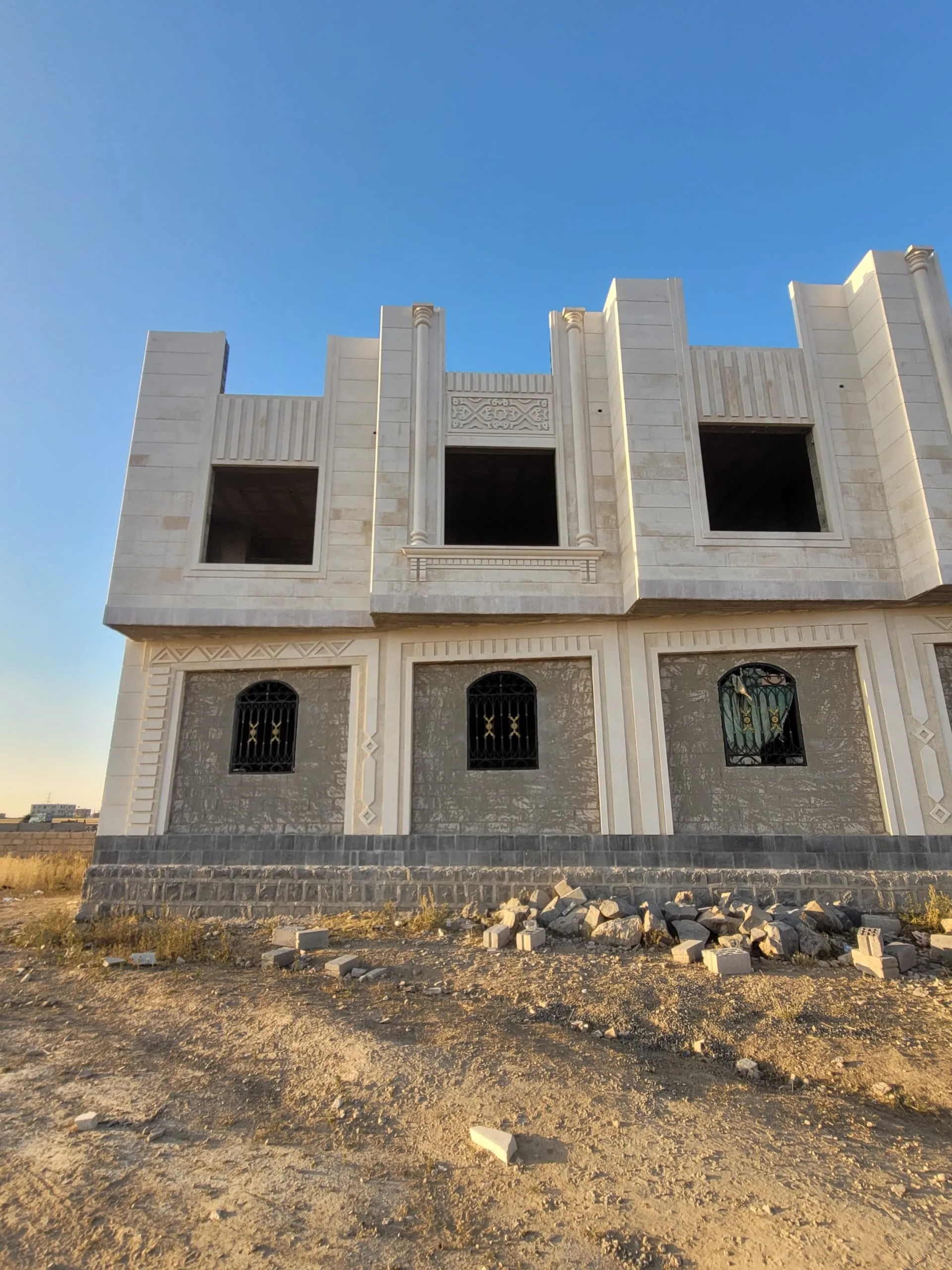 بناء العمائر والمباني السكنية والتجارية في اليمن
